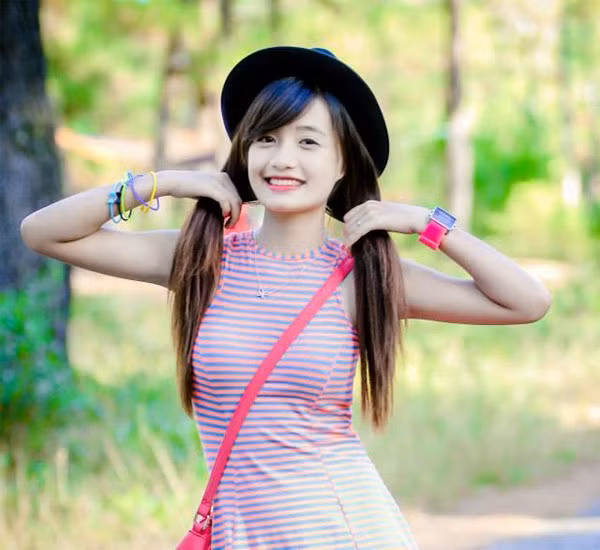 Ngoài ra, Võ Ê Vo còn những tài lẻ khác như chơi đàn guitar, múa, nhảy, nấu ăn... Cô được một số nhãn hàng mời mời chụp hình quảng cáo, tuy nhiên, 9X vẫn luôn ưu tiên việc học.