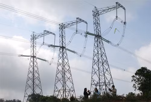 PGD Cong an tinh bi dien giat bong nang vi cau ca