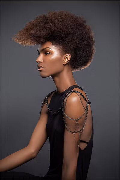 Ari Fitz, cô người mẫu có 41.000 người theo dõi, từng tham gia chương trình truyền hình thực tế The Real World trên kênh MTV và gây ấn tượng mạnh vì phong cách tomboy. 