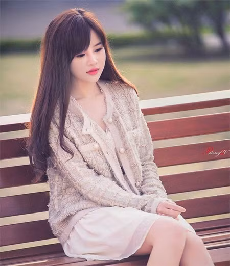 Trong cuộc sống, Trang được bạn bè nhận xét là cô gái có tính cách năng động và hoạt bát.