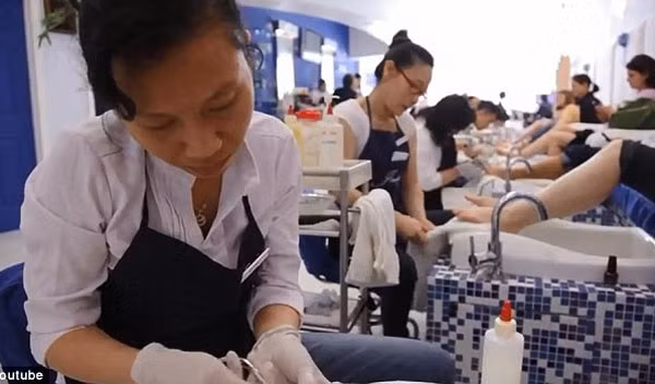 Thảm cảnh bệnh tật đe dọa người Việt làm móng ở Mỹ Thảm cảnh bẹnh tạt de dọa nguòi Viẹt làm móng ỏ Mỹ