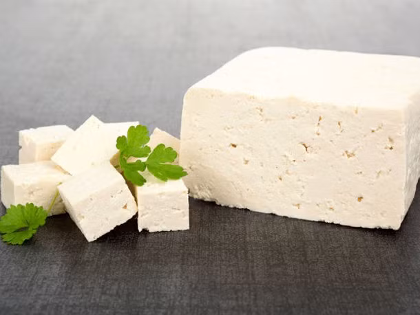 Một chế độ ăn chay bao gồm đậu phụ, trứng, rau, ngũ cốc, đậu và các loại thực phẩm đậu nành cũng giúp giảm béo an toàn.