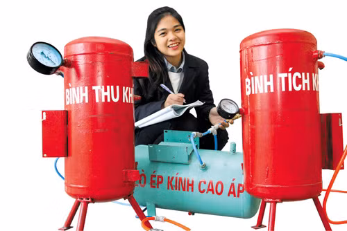 Nũ sinh 16 tuỏi gay choáng bàng cong trình khoa học