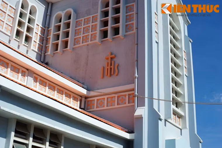 Trong hai cuộc kháng chiến chống Pháp và chống Mỹ, nhà thờ Chính tòa Quy Nhơn may mắn đã không bị tàn phá. Công trình đã trải qua trùng tu vào các năm 1989, 1992, 1995.