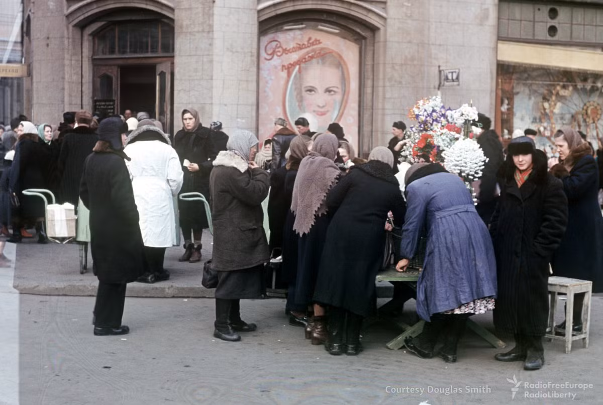 Một góc Quảng trường Sverdlov. Ảnh: Russiatrek.org.