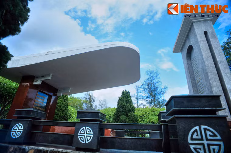 Ngược dòng lịch sử, cụ Huỳnh Thúc Kháng sinh năm 1876, tại làng Bình Thạnh, xã Tiên Cảnh, huyện Tiên Phước, tỉnh Quảng Nam. Trong những năm cuối thế kỷ 19, đầu thế kỷ 20, cụ là một trong những nhà lãnh đạo của phong trào Duy Tân. Năm 1908, cụ bị bắt rồi bị đày ở Côn Đảo đến năm 1921 mới được trả tự do.