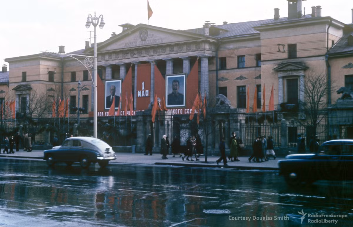 Trên phố Gorky. Ảnh: Russiatrek.org.