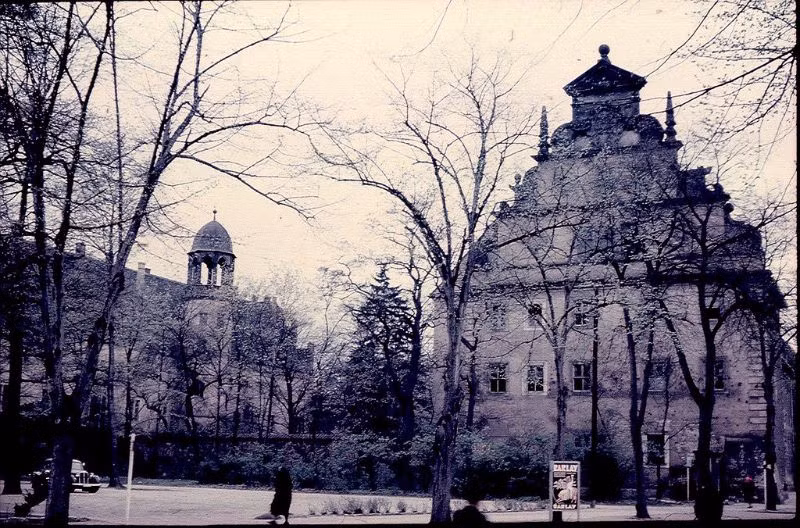 Bảo tàng Lutherhaus (bên phải) ở Wittenberg. Ảnh: Normann Flickr.