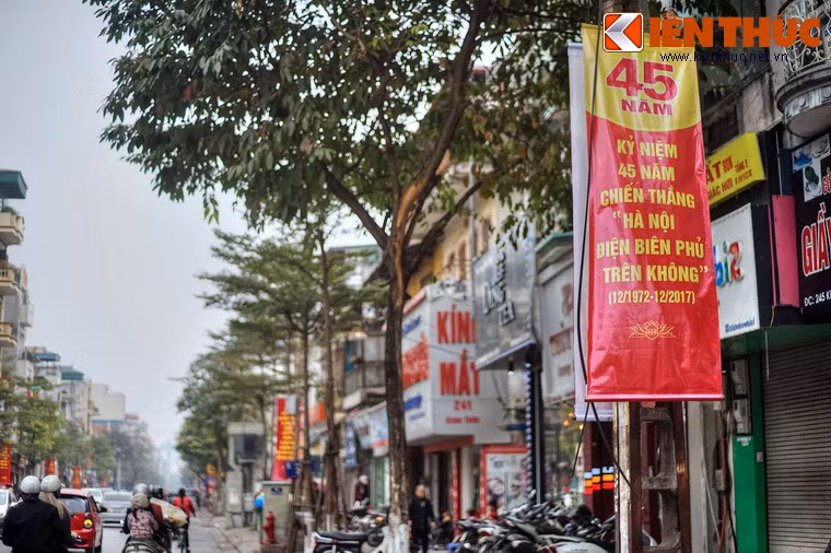 Trong trận bom này, 17 khối phố bị bom, trong đó bốn khối bị hủy diệt hoàn toàn. Theo thống kê, đã có 300 người thiệt mạng, 226 người bị thương, 534 ngôi nhà bị xóa sổ, hệ thống điện, nhiều công trình công cộng và cơ sở sản xuất bị phá hủy. Bình quân một người dân chịu 0,08 tấn bom của Mỹ.