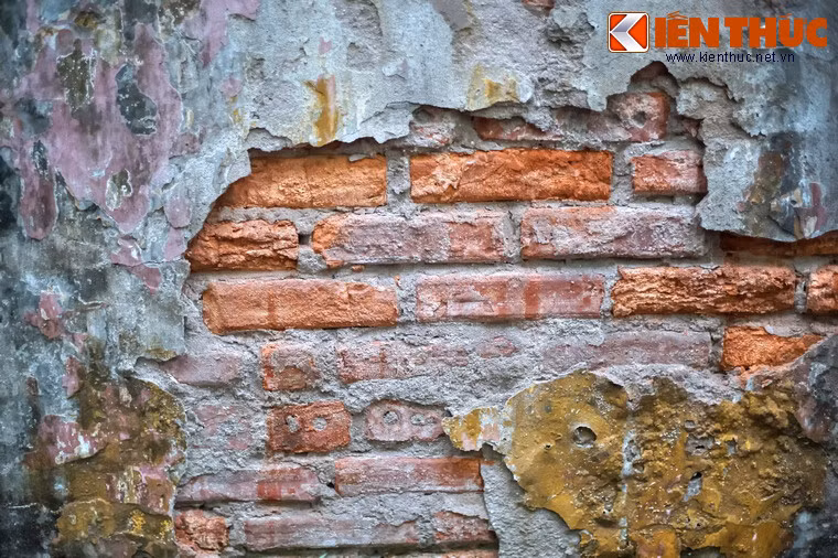 Đây là chứng tích lịch sử ghi dấu tội ác không thể nào phai mờ mà đế quốc Mỹ đã gây ra cho người dân phố Khâm Thiên.