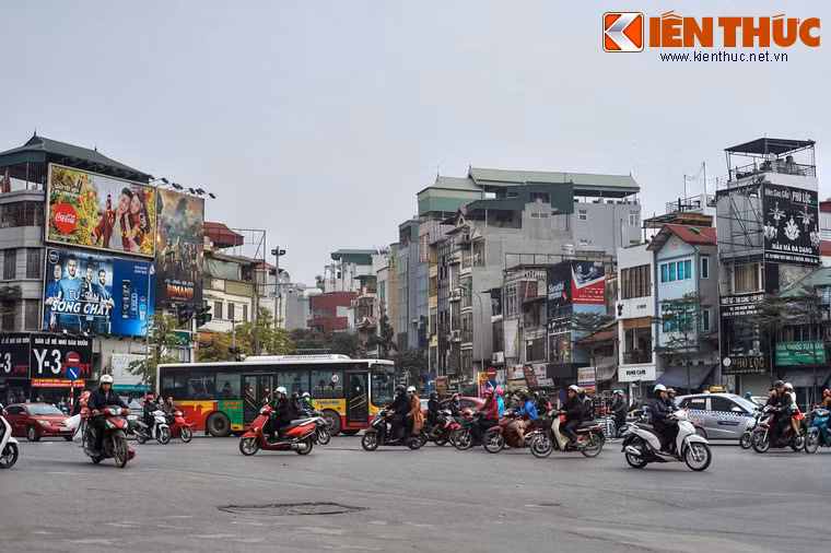 Nằm ở quận Đống Đa, phố Khâm Thiên ngày nay là một trong những khu phố thương mại sầm uất bậc nhất thủ đô Hà Nội. Cách đây đúng 45 năm, một tấn thảm kịch đã xảy ra trên con phố này.
