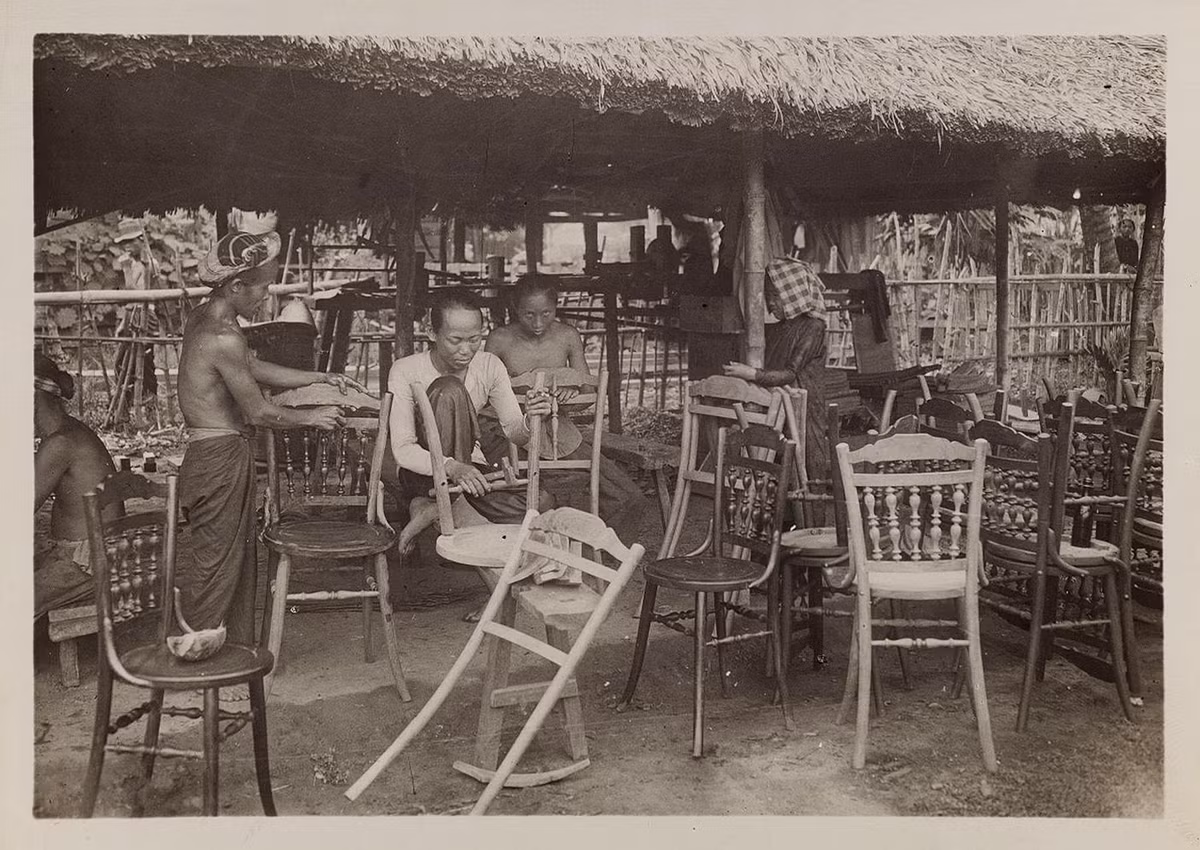 Xưởng mộc ở thị xã Lái Thiêu, tỉnh Thủ Dầu Một (nay là tỉnh Bình Dương). Ảnh: Paris.fr.