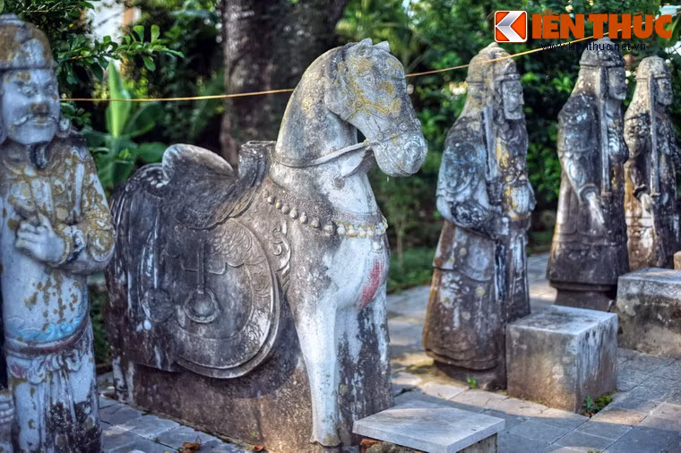 Do có nhiều đóng góp cũng như lòng “trung quân ái quốc” nên ông được thăng chức cao lên đến Đô đốc Tổng trấn tước Quận Công và được gọi là Quận Mãn.