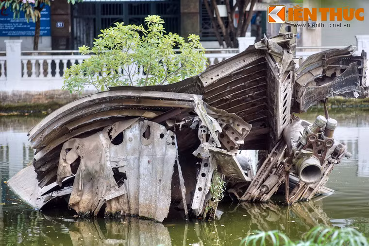 Ngay trong ngày, bộ đội công binh được cử đến giúp dân tháo gỡ bom mìn và thu dọn xác máy bay. Ngày hôm sau, Đại tướng Võ Nguyên Giáp đến thăm làng Ngọc Hà và động viên người dân giữ vững tinh thần tiếp tục chiến đấu.