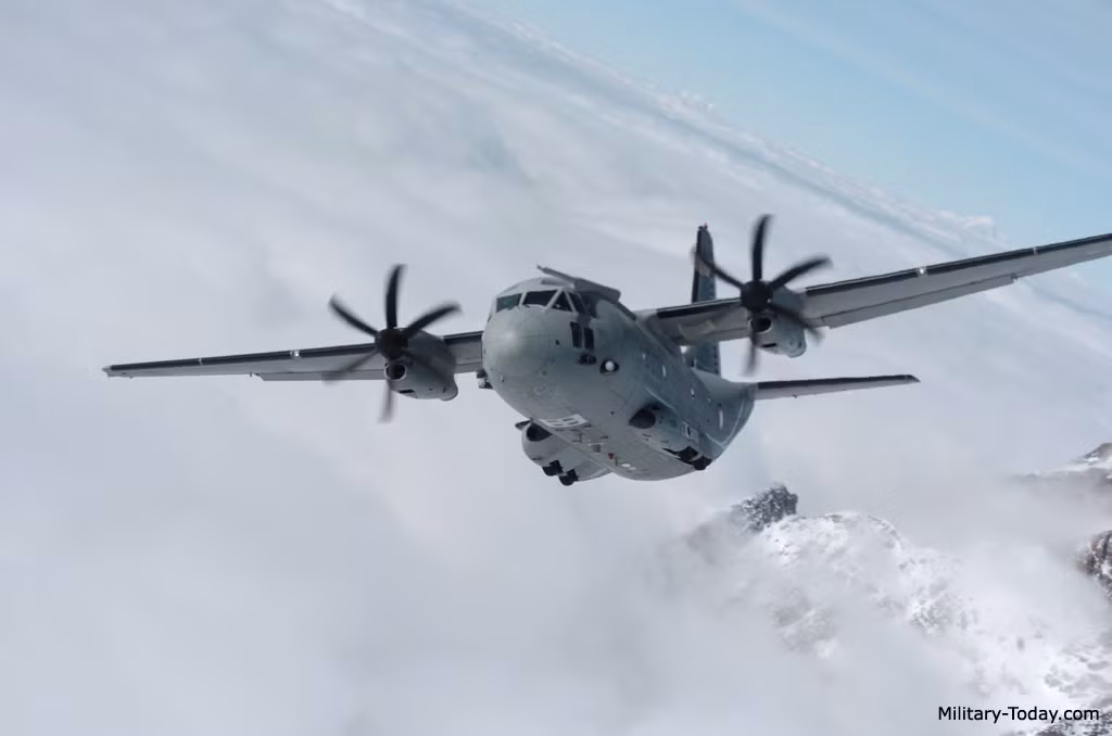 Rất đáng lưu ý là tốc độ thấp nhất mà C-27J có thể đạt được là 194km/h cùng khả năng thao diễn mạnh và tầm bay xa nếu bay không tải, điều này cho phép máy bay có thể tham gia hoạt động bay tìm kiếm cứu hộ cứu nạn. Mà hiện chúng ta đang rất cần những loại máy bay có tầm hoạt động xa, dự trữ hành trình lớn để phục vụ hoạt động bay biển.