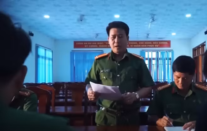 Theo điều tra, gia đình có 3 ha cao su đang cạo, vợ làm công nhân. Khải có con gái đang học sư phạm và con trai làm dân quân tự vệ xã Đa Kia. Khải có xe múc đất nhưng không để ở nhà, việc tiếp xúc với Khải rất khó khăn.