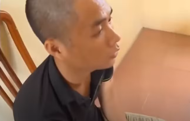 Sau khi gây án, Tú lên trên tầng 2, dùng con dao bản to cắt ven tay để tự sát, nhưng lúc cắt do bị đau nên anh ta dừng lại, xuống dưới tầng 1 lấy xe máy của nạn nhân bỏ trốn. Khi đến bể xả của trạm bơm ngoại độ xã Đội Bình, huyện Ứng Hòa, Hà Nội, Tú dừng xe mở cốp lấy 70 nghìn đồng và một số giấy tờ xe của nạn nhân, còn chiếc xe máy hắn đẩy xuống bể xả để phi tang.