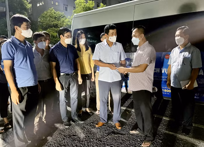 Sau khi sự cố xảy ra, ông Hồ Đại Dũng - Phó Chủ tịch UBND tỉnh cùng lãnh đạo UBND TP Việt Trì, Công an tỉnh, Sở Lao động - Thương binh và Xã hội, Sở Thông tin và Truyền thông và một số cơ quan chức năng đã kiểm tra chỉ đạo khắc phục sự cố tại hiện trường; đồng thời, tổ chức thăm hỏi, động viên, hỗ trợ cho mỗi gia đình có nạn nhân tử vong với số tiền 20 triệu đồng và gia đình có người bị thương số tiền 10 triệu đồng.