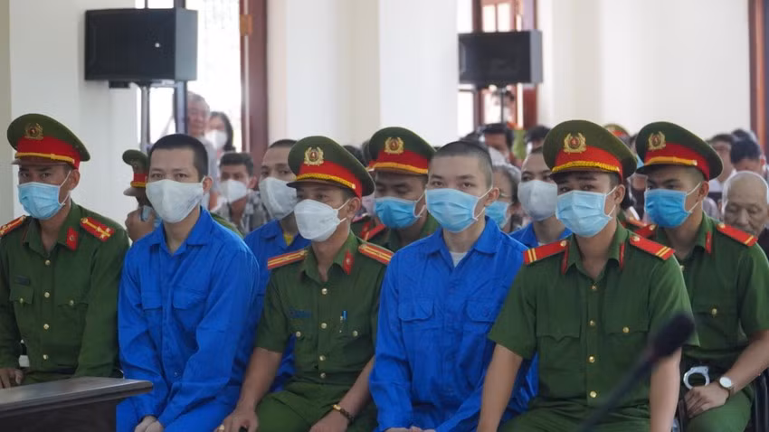 Trước đó vào sáng ngày 30/6, TAND huyện Đức Hòa, tỉnh Long An đã vụ án ra xét xử. Tuy nhiên, sau phần thủ tục, HĐXX đã quyết định hoãn phiên tòa. 
