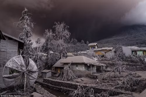  Sự phun trào của núi lửa này đã khiến nhiều người thiệt mạng. Một số ngôi làng nhỏ gần đó đã bị phá hủy bởi dòng dung nham.