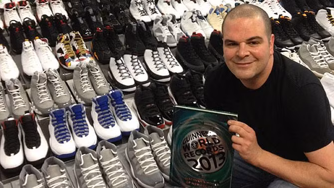Vì lý do nào đó, anh chàng Jordan Geller đã quyết định sưu tầm 2.500 đôi giày Nike để thiết lập kỷ lục thay vì dành tiền đi học đại học.