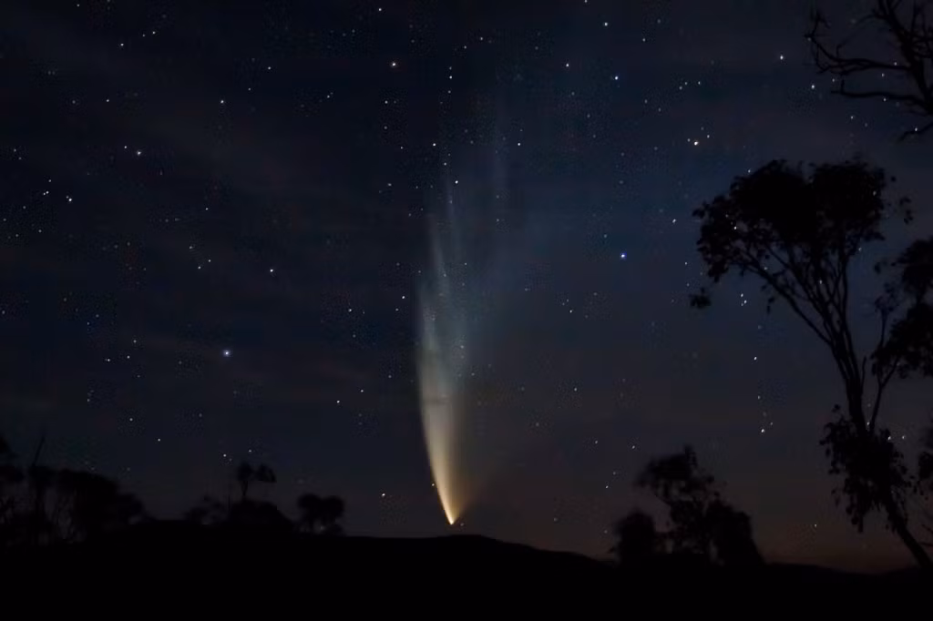 Gần đây, kính viễn vọng không gian Hubble và Spitzer của NASA đã phát hiện một số dấu vết của carbon dioxide, methane và hơi nước trong khí quyển của một hành tinh ngoại gọi là HD 209458b. Điều này về cơ bản chứng minh rằng sự sống không phải chỉ có duy nhất ở Trái đất.