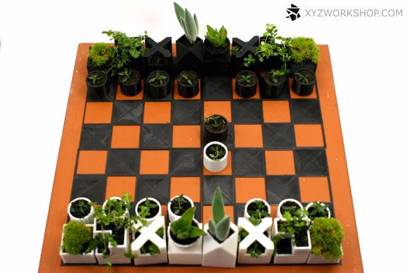 Điểm độc đáo của bàn cờ chậu cây 3D này là không hề có 2 bàn cờ giống nhau trên thế giới bởi các nhà sáng chế luôn tạo ra những chậu cây với hình dáng khác nhau.
