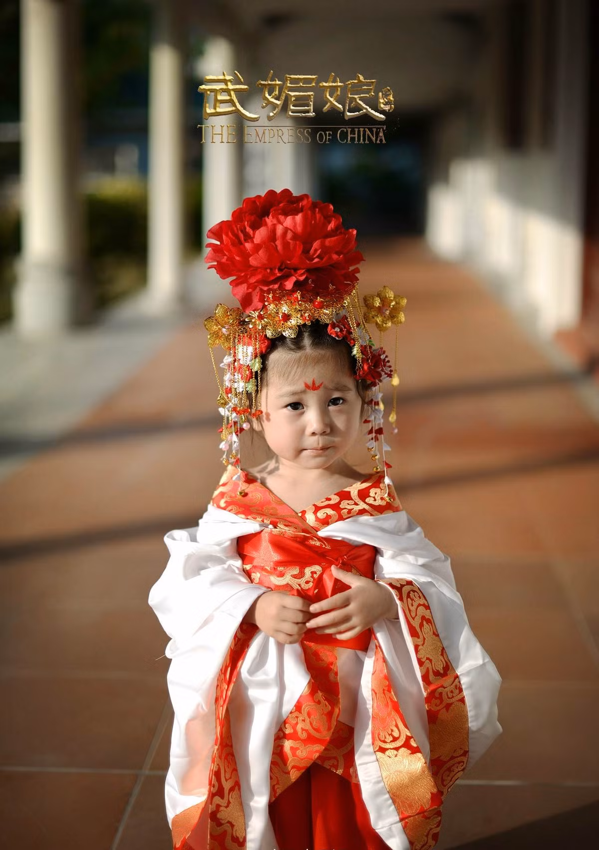 Ăn theo bộ phim cổ trang " Võ Tắc Thiên truyền kỳ" do Phạm Băng Băng thủ vai chính, bộ ảnh "Nữ hoàng của Trung Quốc" của một cô nhóc vô cùng đáng yêu đang khiến cư dân mạng xứ Trung liên tiếp truyền tay nhau và không tiếc lời khen tặng.