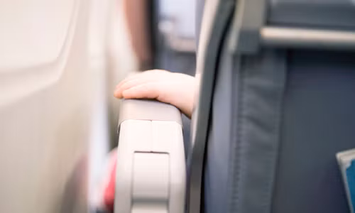 Noi nào bản nhát tren máy bay, bản hon toilet?