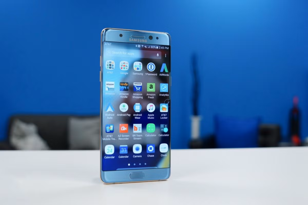Samsung Galaxy Note 7 đã chính thức bị thu hồi và khai tử trên toàn thế giới. Đây là thông tin được xem là nóng nhất giới công nghệ trong tuần vừa qua. Hãy cùng nhìn lại hành trình thất thủ của dòng sản phẩm Galaxy Note 7 - thảm họa của Samsung này.