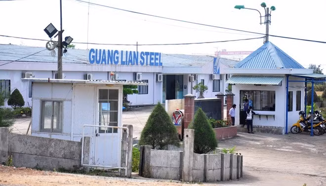  2. Chấm dứt dự án thép Guang Lian (Đài Loan) ở KKT Dung Quất Trước đó, UBND tỉnh Quảng Ngãi cũng ra quyết định chấm dứt hoạt động của dự án thép Guang Lian Dung Quất do Tập đoàn Tycoons (Đài Loan) đầu tư sau khi đơn vị này đã "ôm" đất sạch 10 năm gây lãng phí lớn - Ảnh: Zing.