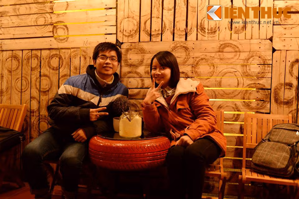 Theo anh Hùng Nguyễn, nhiếp ảnh gia ở Hà Nội, chủ của hội quán Art Zone, hoạt động này do anh và một số bạn bè, đồng nghiệp nghĩ ra nhằm tạo sân chơi giao lưu cho những người bạn, những vị khách quen thuộc của hội quán.