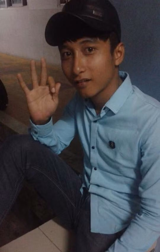 So sánh đôi mắt, chiếc mũi cao và đường cằm Viễn Thiện và Sơn Tùng MTP... nhiều dân mạng cho rằng họ giống hệt như hai anh em sinh đôi.