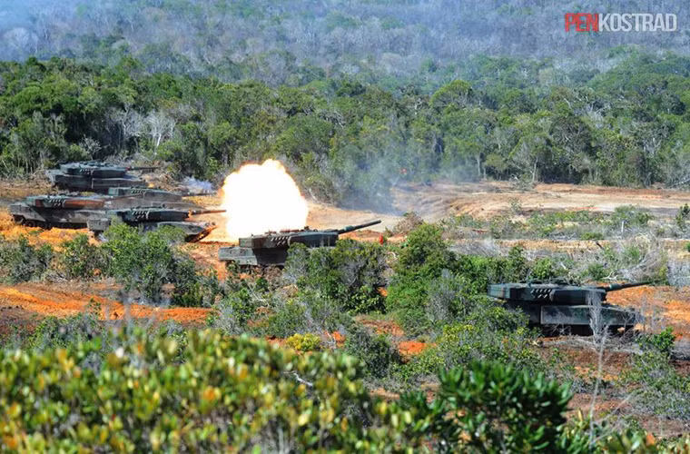 Từng chiếc một nã pháo ầm ầm tiến công mục tiêu. Nguồn ảnh: Penkostrad