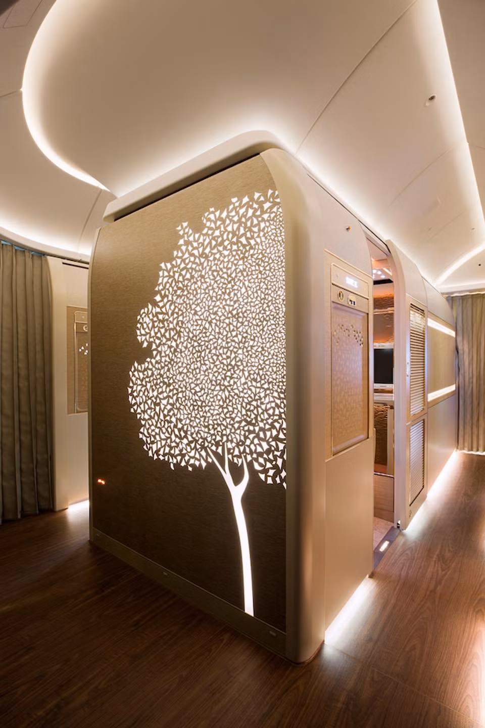 Khoang hạng nhất này có không gian riêng cho khách với diện tích 3,7m2. Ảnh: Emirates.