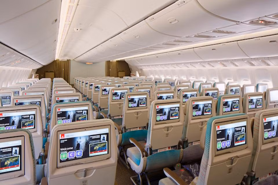 Khoang hạng nhất mới sẽ được phục vụ trên máy bay Boeing 737-300 của Emirates với đường bay từ Dubai đến Brussels và Geneva, sau đó sẽ được phục vụ trên đường bay Dubai đi Perth và Brisbane. Ảnh: Emirates.