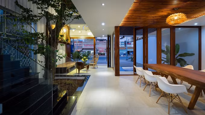 Một không gian đan xen giữa các khu vực chức năng được lồng ghép khéo léo. Ảnh: Quang Trần.