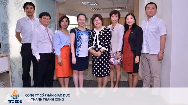 Tháng 7/2009, Đặng Huỳnh Ức My được mẹ trao chức vụ điều hành cao nhất tại Thành Thành Công khi 28 tuổi. Ức My trở thành nữ tổng giám đốc trẻ tuổi. Ảnh: Ttcedu.