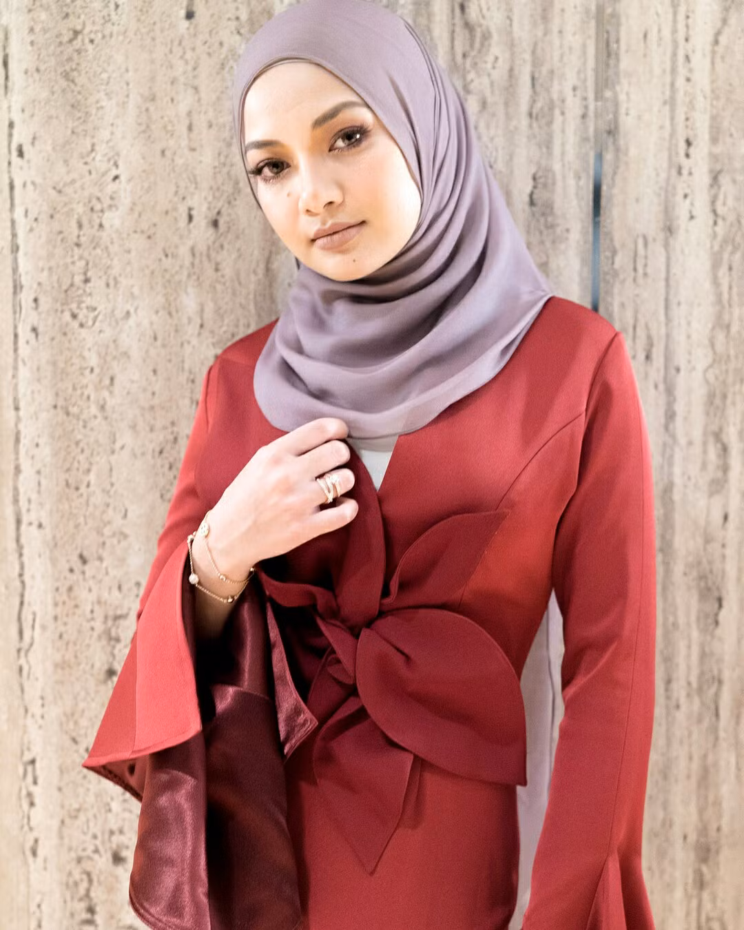 Neelofa Noor được chú ý sau khi giành chiến thắng trong một cuộc thi sắc đẹp tuổi teen. Ảnh: Pinterest.