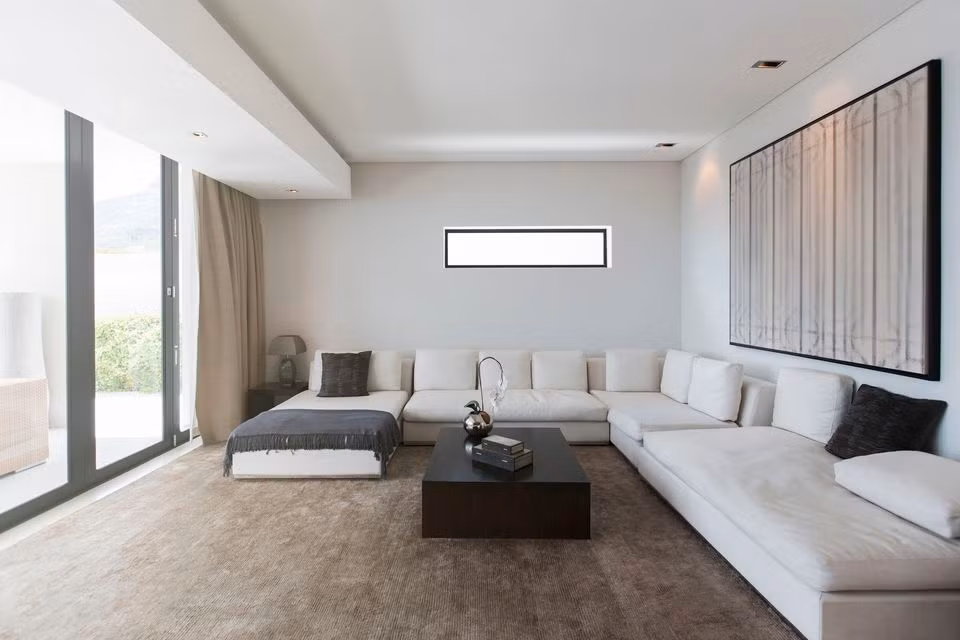 Điều này không ảnh hưởng lớn đến cảm giác rộng hay hẹp của mỗi ngôi nhà song lại khiến căn phòng trở nên đơn điệu.