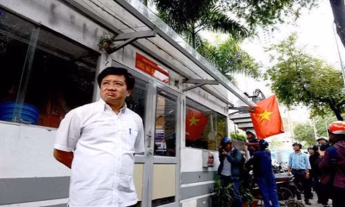 Quan 1 len tieng vu ong Doan Ngoc Hai phai xin phep truoc khi dep via he-Hinh-2