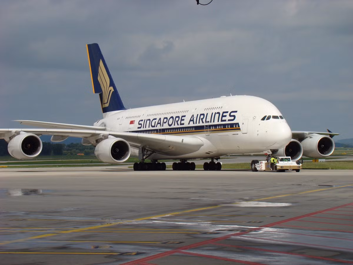 Vị trí thứ 3 thuộc về hãng hàng không quốc gia Singapore. Singapore Airlines hoạt động chính tại Sân bay Quốc tế Changi Singapore và hiện diện ở các thị trường hàng không Đông Nam Á, Đông Á, Nam Á, Châu Phi.