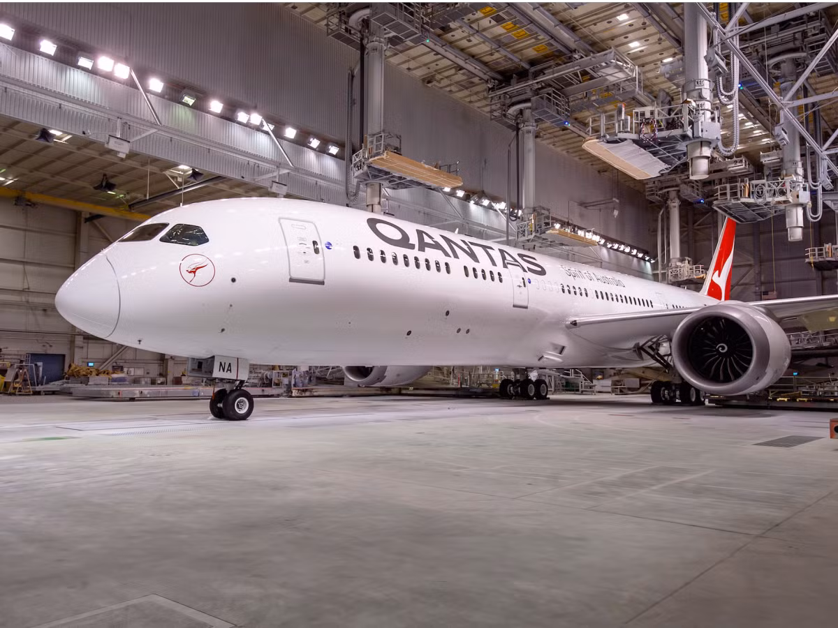 Dưới sự điều hành của CEO Alan Joyce, hãng hàng không Qantas chuyển đổi và trở thành sự đầu tư đầy tiềm năng khi giá cổ phiếu tăng từ mức 0,76 USD lên tới 4,88 USD.