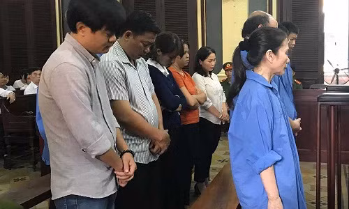 Các bị cáo tại tòa.