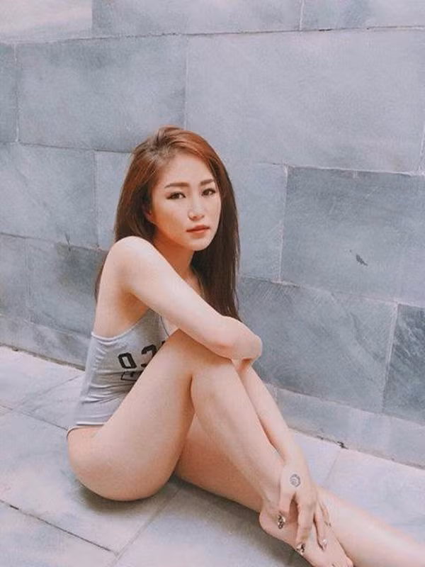 Dien vay chat nich, “Em gai mua” Huong Tram bi “lat tay” ngan mo-Hinh-5