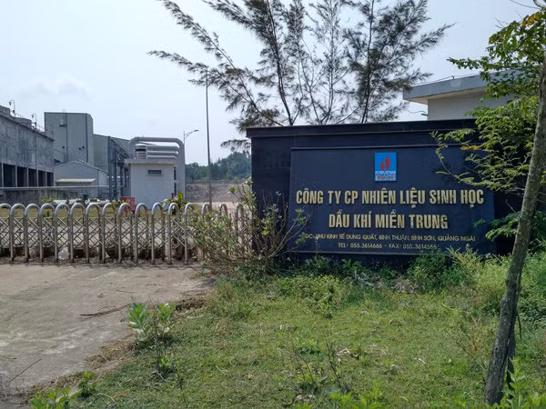 Nhà máy nhiên liệu sinh học Ethanol Dung Quất sắp được tái khởi động sau chuỗi ngày "đắp chiếu u ám". Ảnh: Vũ Trung.