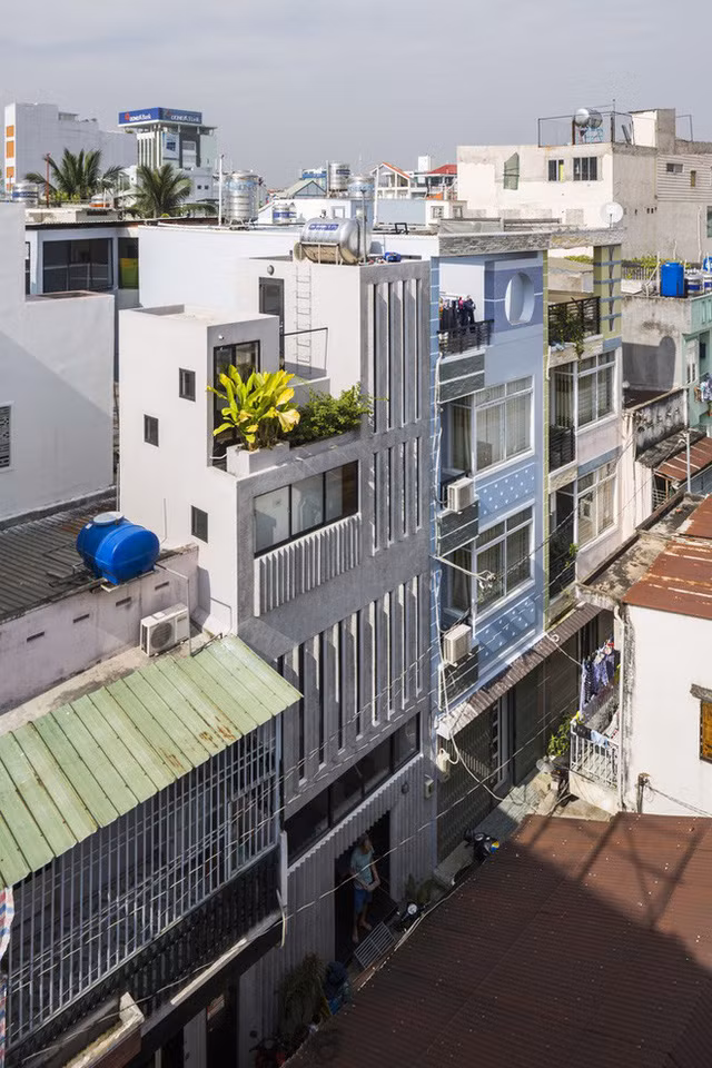Ngôi nhà nhỏ với diện tích chỉ 18m2 ở Sài Gòn khiến nhiều người phải trầm trồ ngưỡng mộ bởi thiết kế vô cùng ấn tượng.