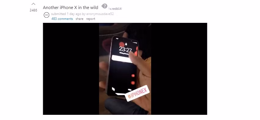 Mặc dù đến ngày 3/11, iPhone X mới chính thức lên kệ nhưng trên mạng xã hội Reddit đã xuất hiện hình ảnh chiếc smartphone có vẻ ngoài giống iPhone X màu đen cùng một đoạn video quay phiên bản màu trắng.