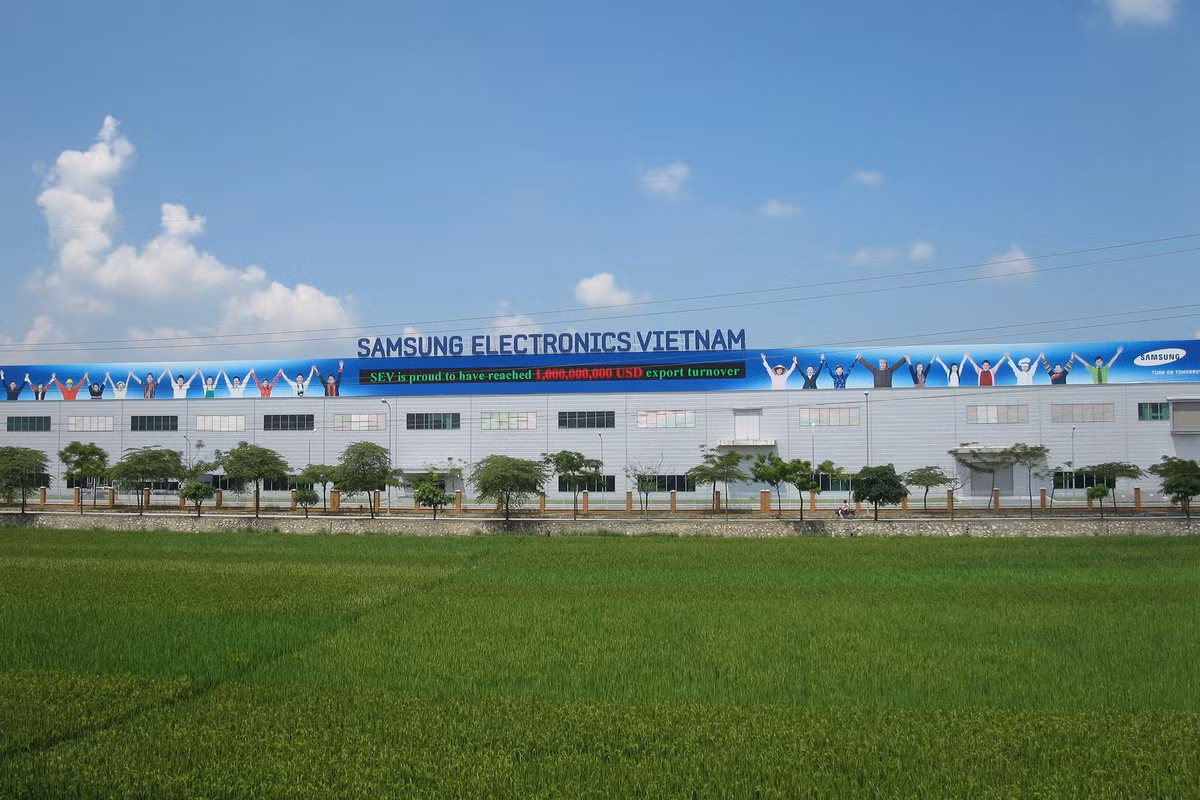 Đứng đầu doanh nghiệp lớn Việt Nam 2017 là Công ty TNHH Samsung Electronics Việt Nam (SEV). Đây là nhà máy sản xuất điện thoại di động đầu tiên với quy mô hoàn chỉnh tại Việt Nam. Ảnh: Samsung.