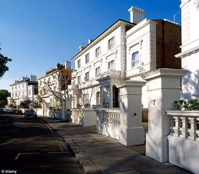 Đường Victoria ở Kensington, London được nhận định là phố nhà giàu tại Vương Quốc Anh. Ảnh: Alamy.